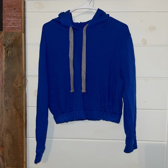 Women’s crop top hoodie
